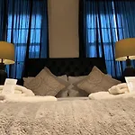 Queen Street Boutique Suites